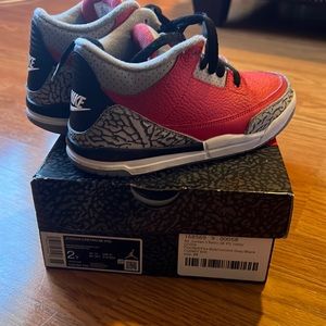 Air jordan 3 retro SE (little kids size 2Y) fire red color